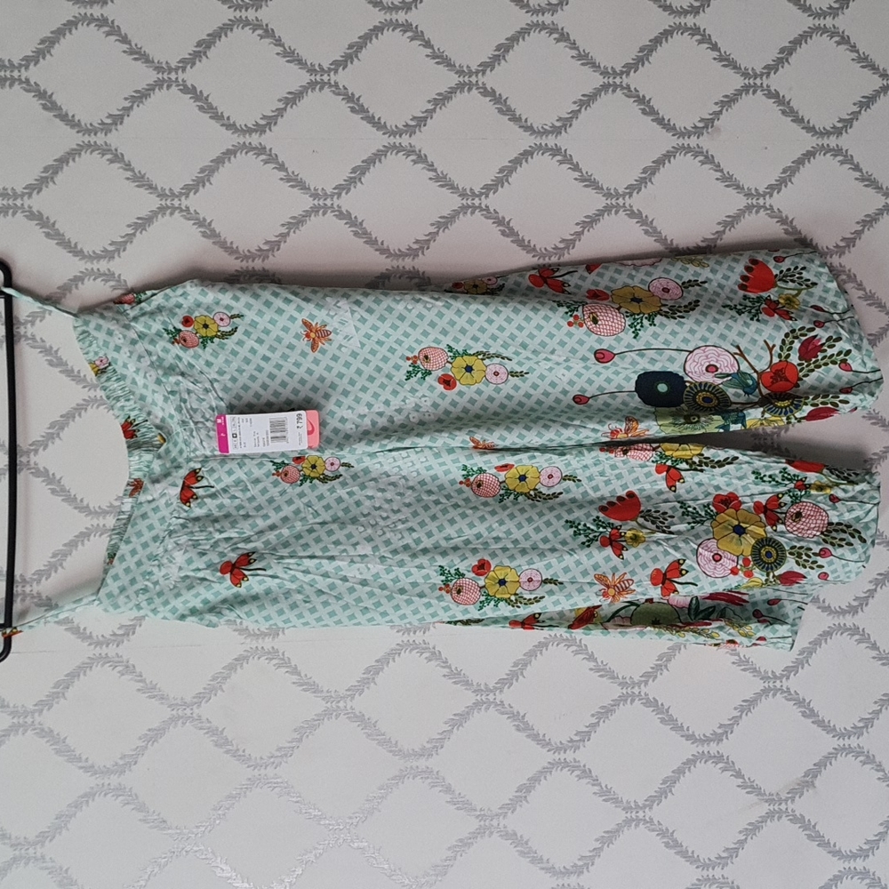 Floral cape kurti set. - Picture 4 of 16